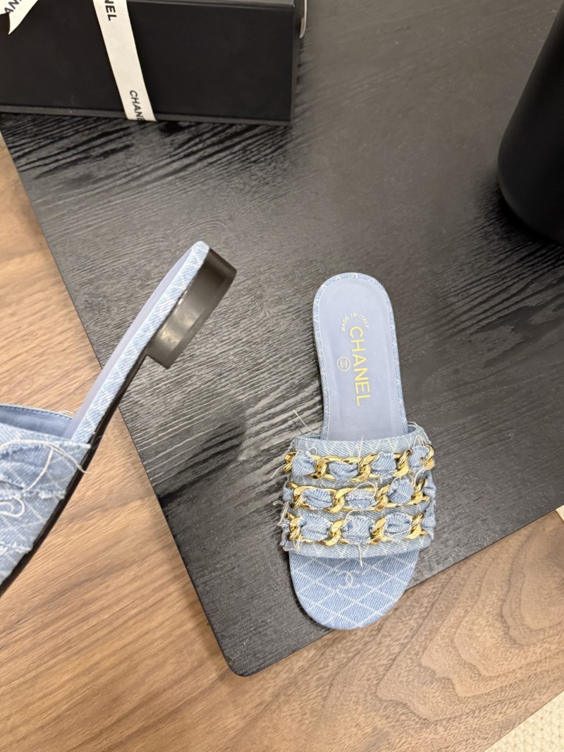 Ch**el slippers